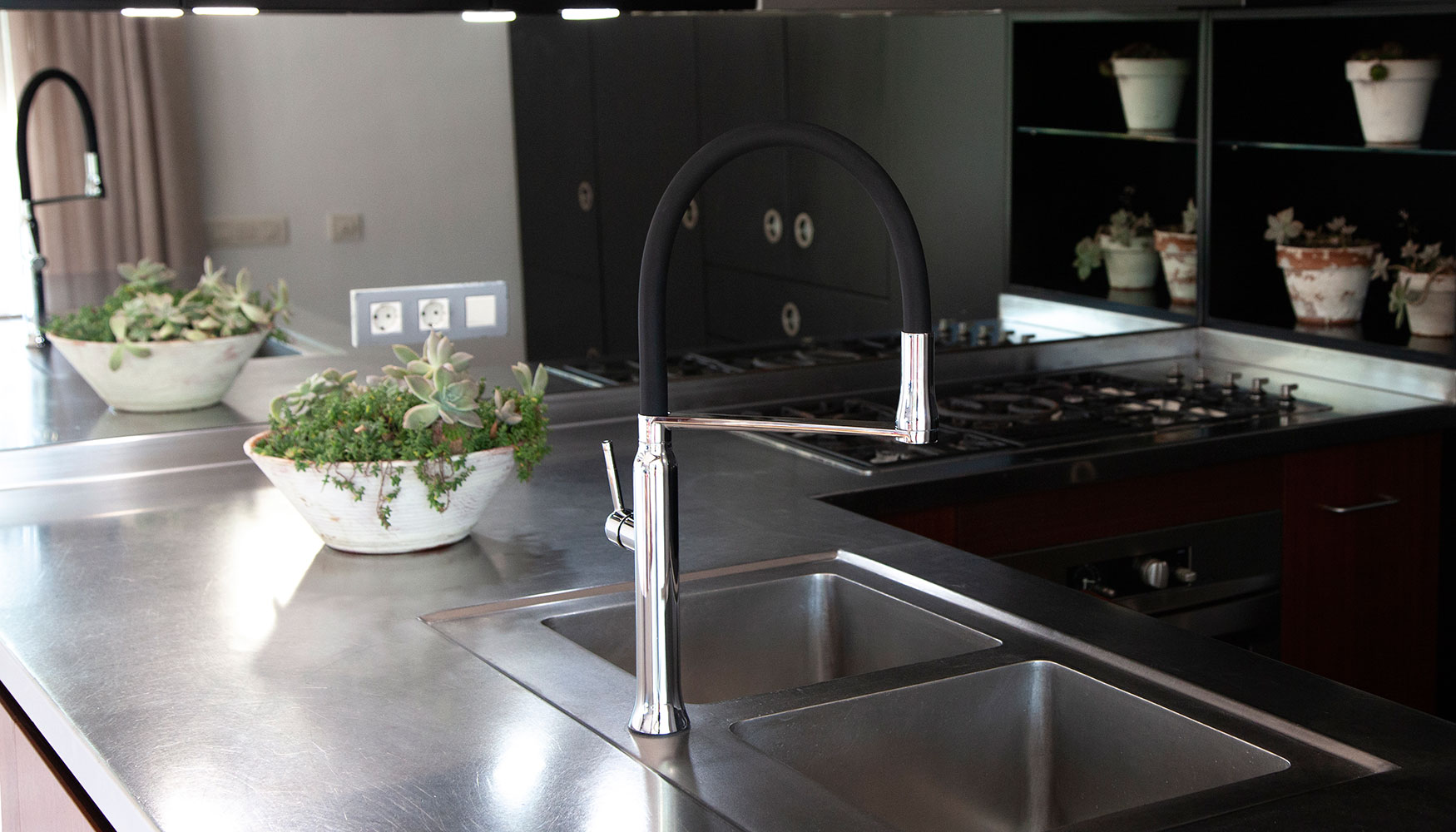 Nuevo grifo de cocina con sistema de imanes de Ramon Soler