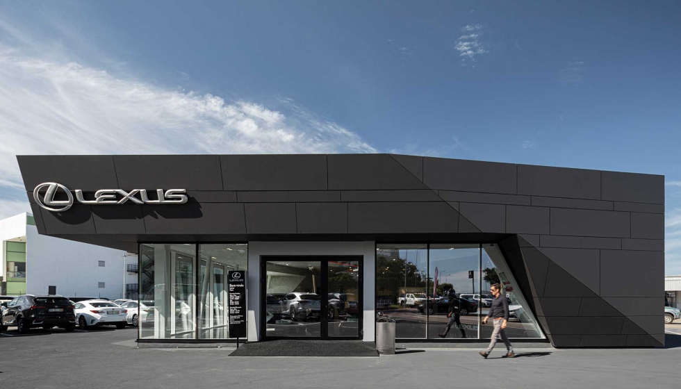Este nuevo concesionario de Lexus supone el desarrollo de un nuevo concepto de espacio comercial y de exposicin para la marca...