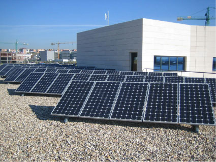 Imagen de las placas fotovoltaicas instaladas sobre la cubierta de BTSA