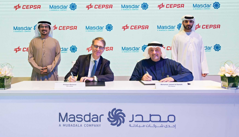 El consejero delegado de Cepsa, Philippe Boisseau, y el consejero delegado de Masdar, Mohamed Jameel Al Ramahi, durante la firma del acuerdo...