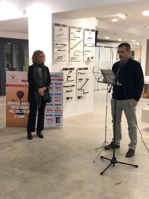 Jofre Mayor, gerente da BigMat Mayor, e a presidente da cmara de Tortosa, Meritxell Roig...