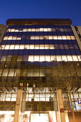 El edificio cuenta con casi 6.000 m2 de espacio para oficinas adem�s de 39 plazas de aparcamiento