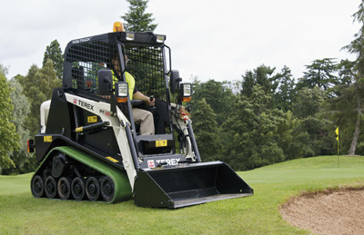 La minicargadora ms compacta de la gama, la PT-30, tiene slo 1.219 mm de ancho