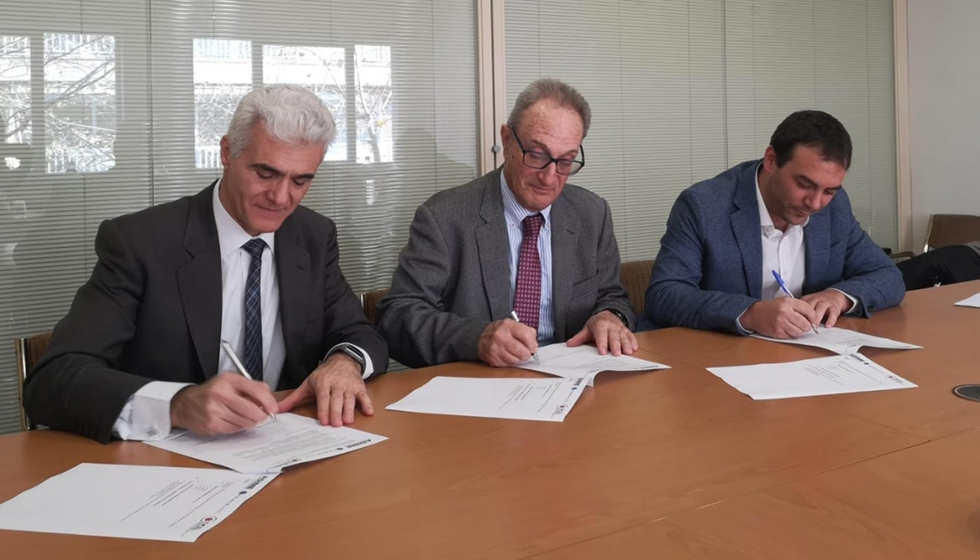 Representantes de las tres entidades firman el acuerdo