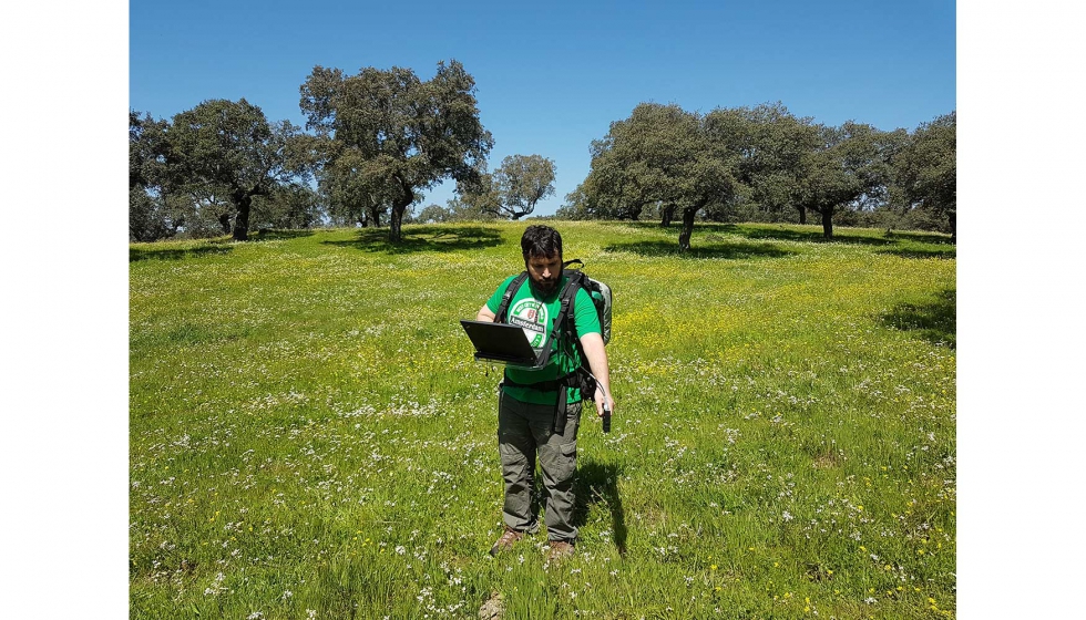 Pedro Gmez Girldez en una dehesa de Los Pedroches (Crdoba)