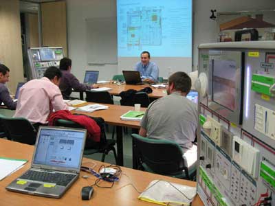 Asistentes al primer curso KNX Avanzado del Isef, celebrado en Barcelona