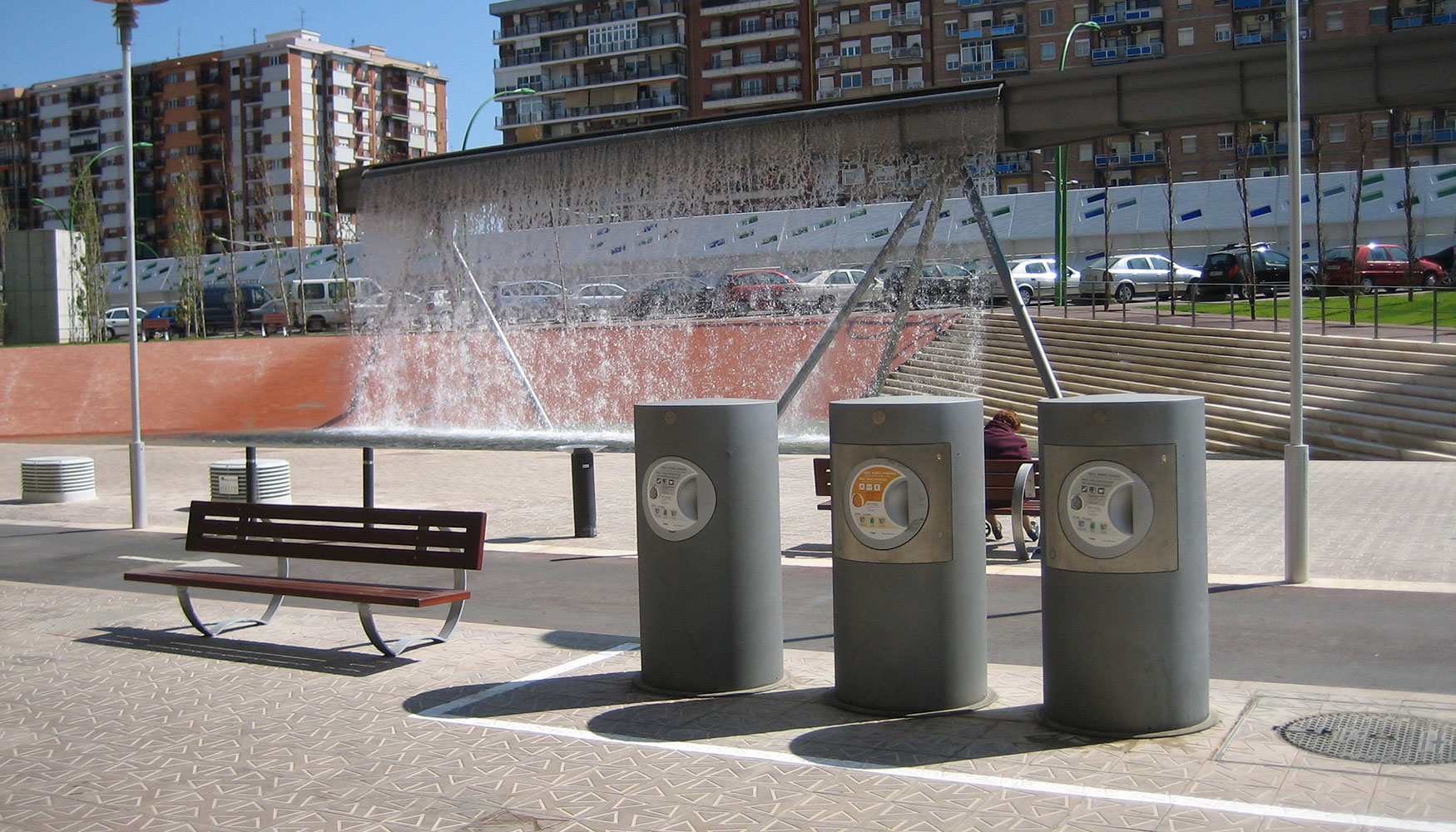 Buzones de recogida neumtica en Plaza de Lesseps, Barcelona