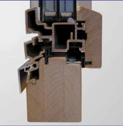 Perfil realizado a partir de un compuesto de madera y plstico