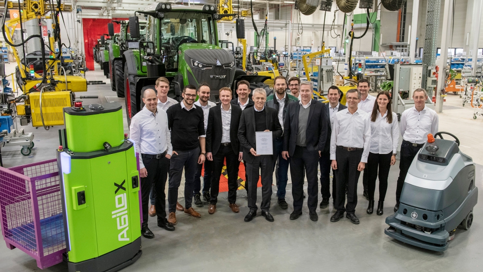 Una parte del equipo Fendt, al frente de ellos Hans-Bernd Veltmaat, Senior Vice President y Chief Supply Chain Officer AGCO...