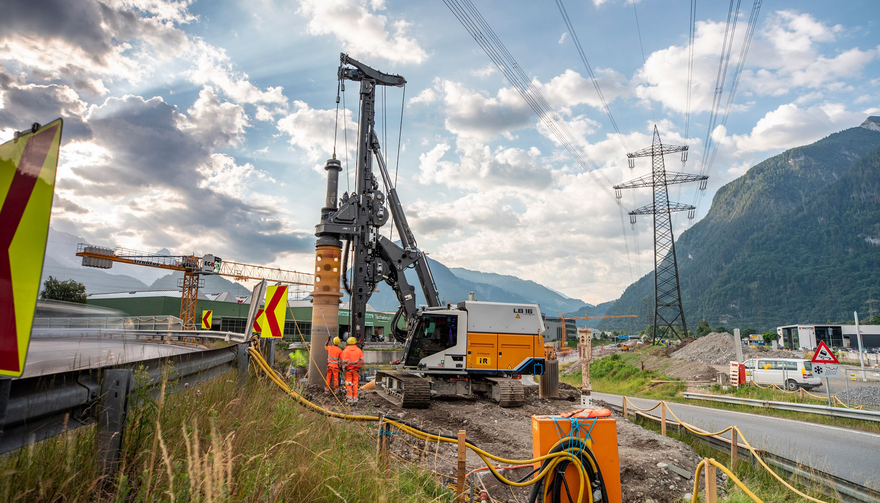 Reducida: el equipo de perforacin se puede equipar como Low Head por la limitacin de altura causada por los cables de alta tensin...