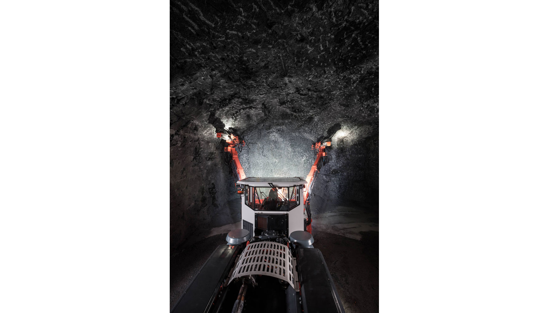 La seguridad en las minas y en las obras ha sido el origen de muchos de los desarrollos de Sandvik a lo largo de su historia...