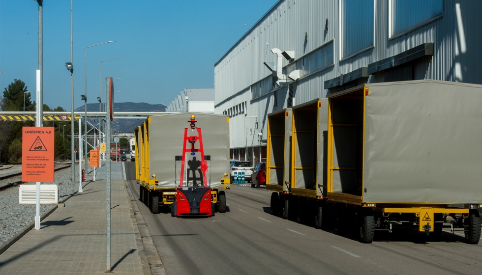 En conjunto, los ocho AGV instalados en colaboracin con ASTI Mobile Robotics y Telefnica, recorren 240 km/da...