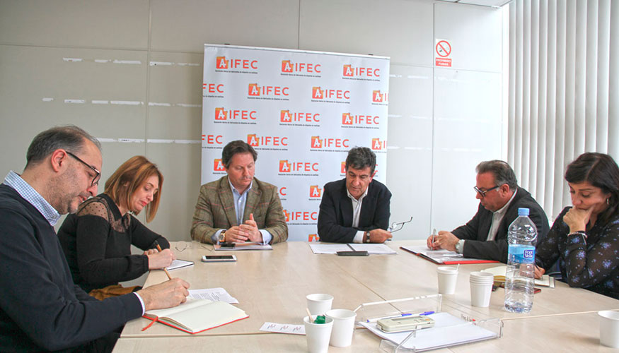 Los representantes de Aifec en un momendo de la rueda de prensa con los medios del sector