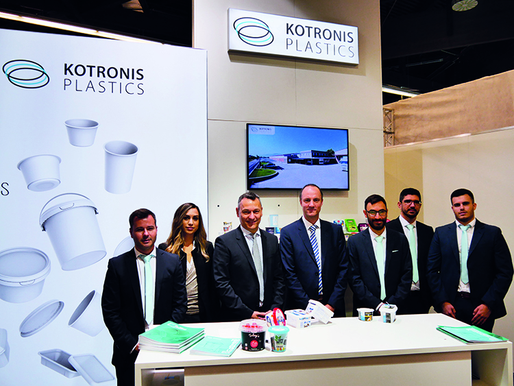 Empresa familiar, a Kotronis Plastics produz anualmente mais de 350 milhes de produtos de embalamento...