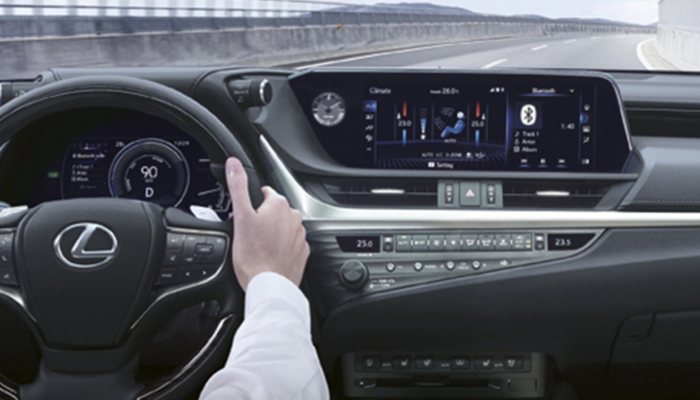 El retrovisor digital de visi�n lateral tambi�n ayuda al conductor a posicionar el veh�culo de forma segura al aparcar o circular...