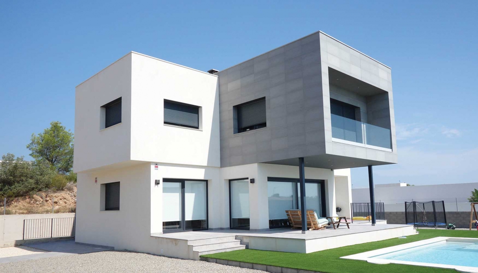 Los sistemas de ventanas certificados Passivhaus de Gealan responden a la creciente demanda de construcciones exigentes de consumo casi nulo...