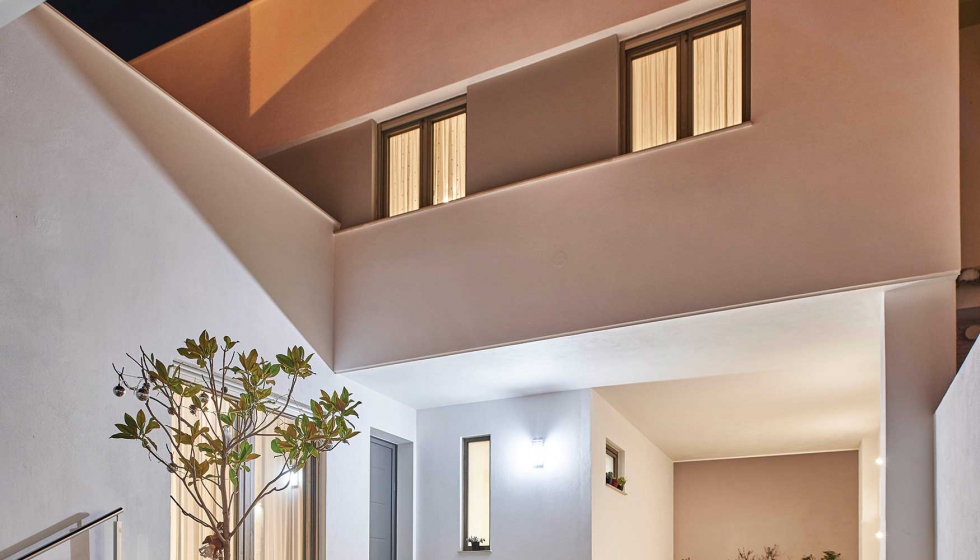 Vivienda eficiente en Granada con sistemas de ventanas de Deceuninck