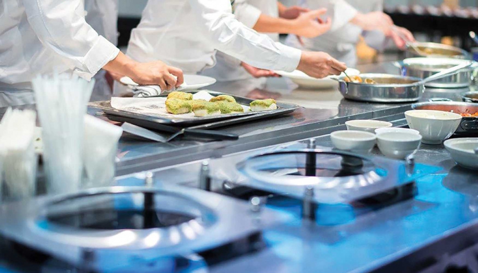 Profesionales de la Escuela de Hosteler�a de La C�nsula, en M�laga