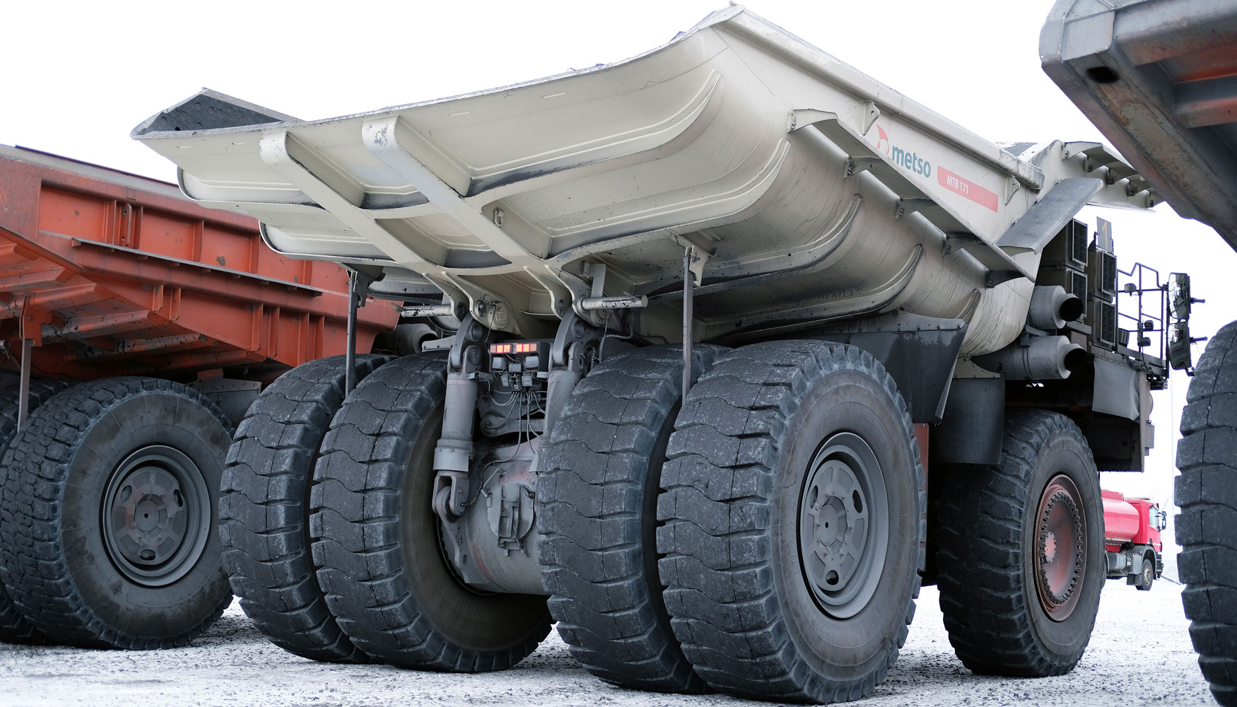 La carrocera de camiones de Metso es una caja ligera de alta resistencia estructural revestida de caucho, diseada para camiones todoterreno...
