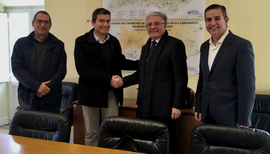 Un momento de la firma del contrato de operacin y mantenimiento del saneamiento de la zona Nascente del Algarve (Portugal)...
