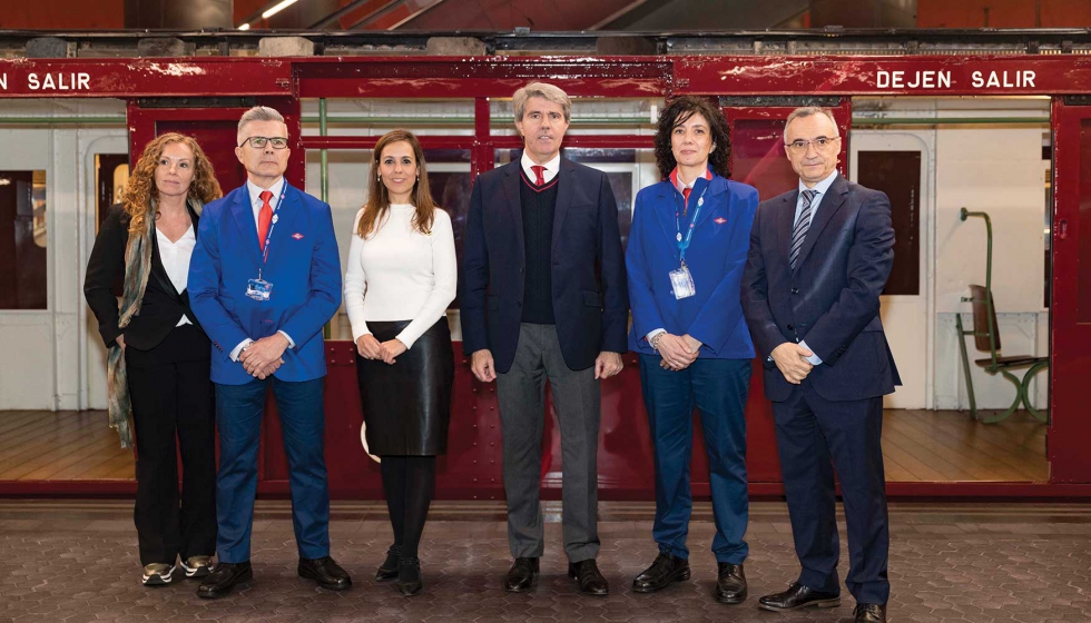 ngel Garrido (centro de la imagen) durante la presentacin en Chamartn de los nuevos uniformes