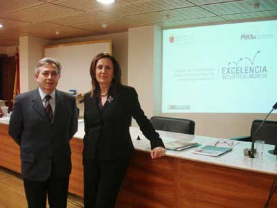 Silvia Bertomeu imparti la ponencia sobre el modelo EFQM en Murcia