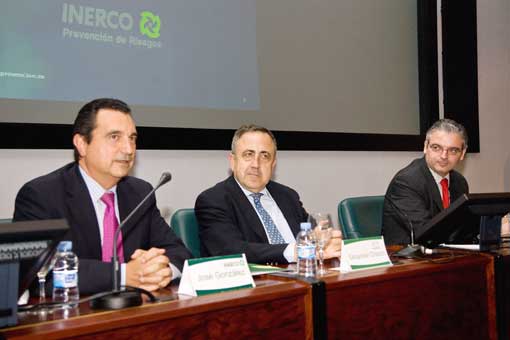 Sebastian Chacn, along with Jos Gonzlez, to his right, and Pablo Navarro, during the Conference
