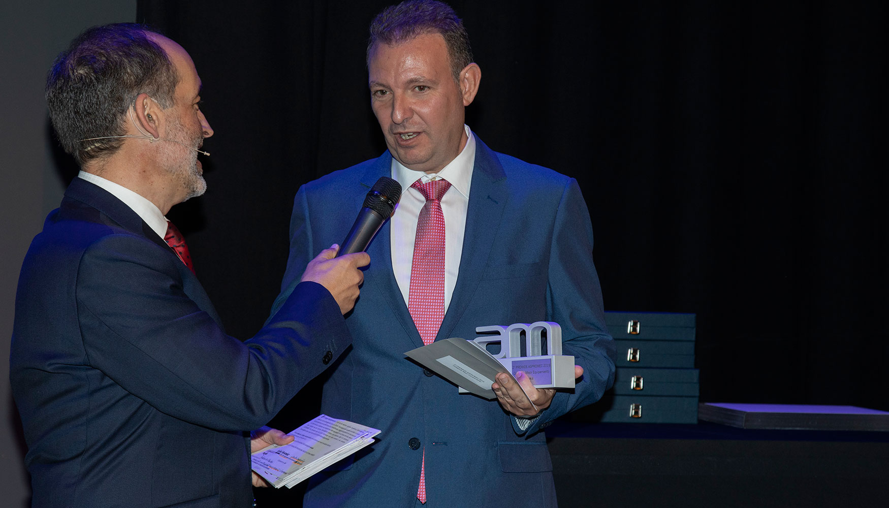 Hizo entrega de del premio al Mejor Equipamiento Rafael Fernndez, vocal de Aspromec y director comercial de Rhm Iberica...