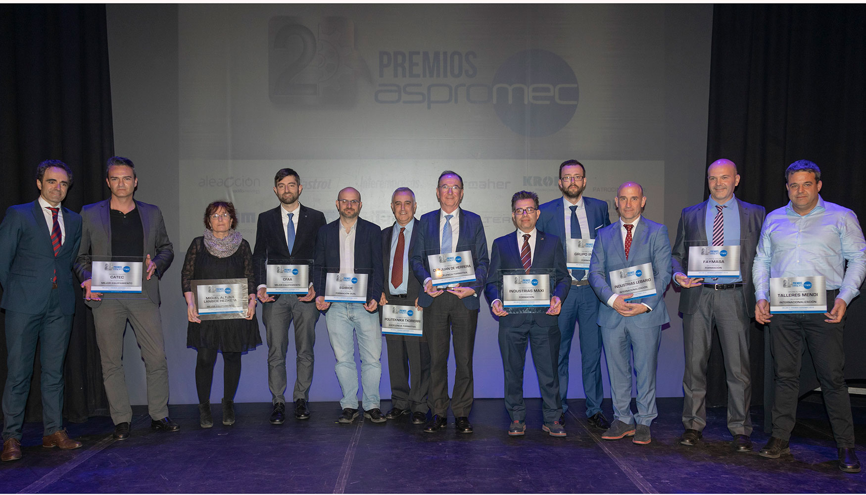 Los representantes de las empresas finalistas recibieron un Diploma acreditativo de mano de Oriol Caball, vicepresidente de Aspromec (a la izq...