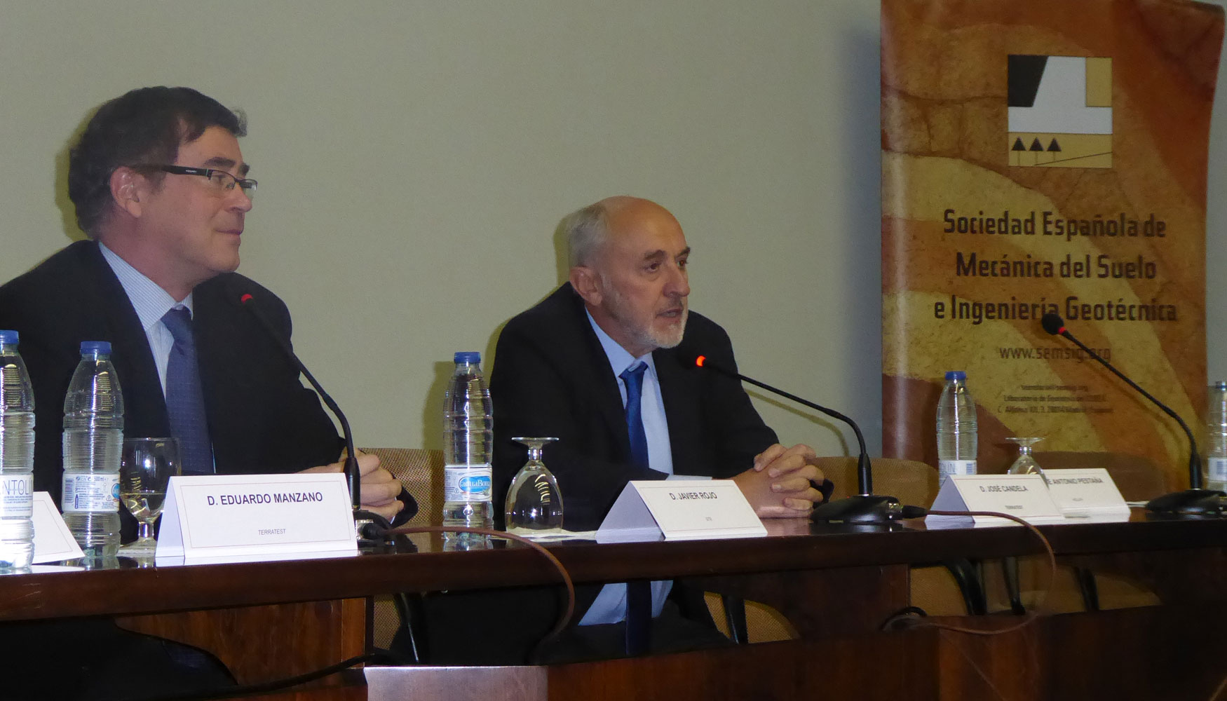 Acto de clausura. De izquierda a derecha: Fernando Pardo, presidente de Semsig, y Rafael Casado, presidente de Aetess...