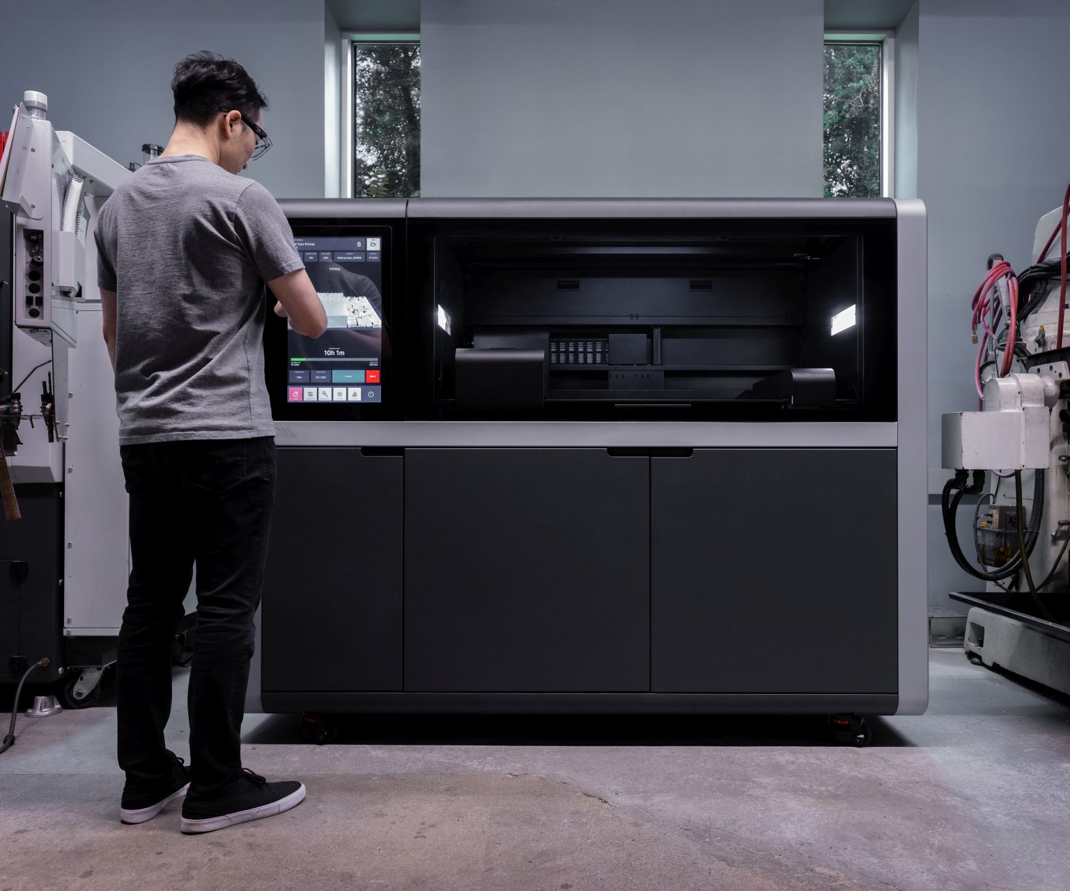 O Shop System da Desktop Metal pode imprimir centenas ou mesmo milhares de pe�as met�licas em 3D num per�odo de 6 a 12 horas. Foto: Business Wire...