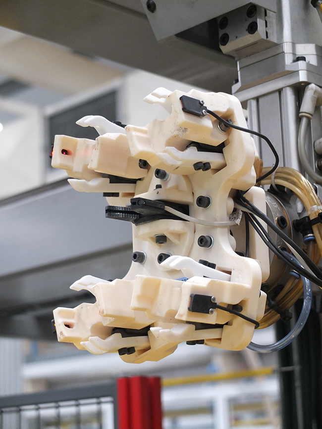 A ferramenta de manuseamento impressa em 3D  40% mais leve do que a ferramenta de alumnio anterior para braos robticos e permite geometrias...
