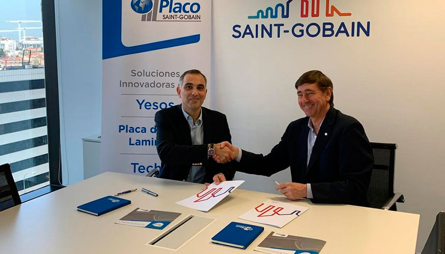 Un momento de la firma del convenio entre Saint-Gobain Placo y Arpada