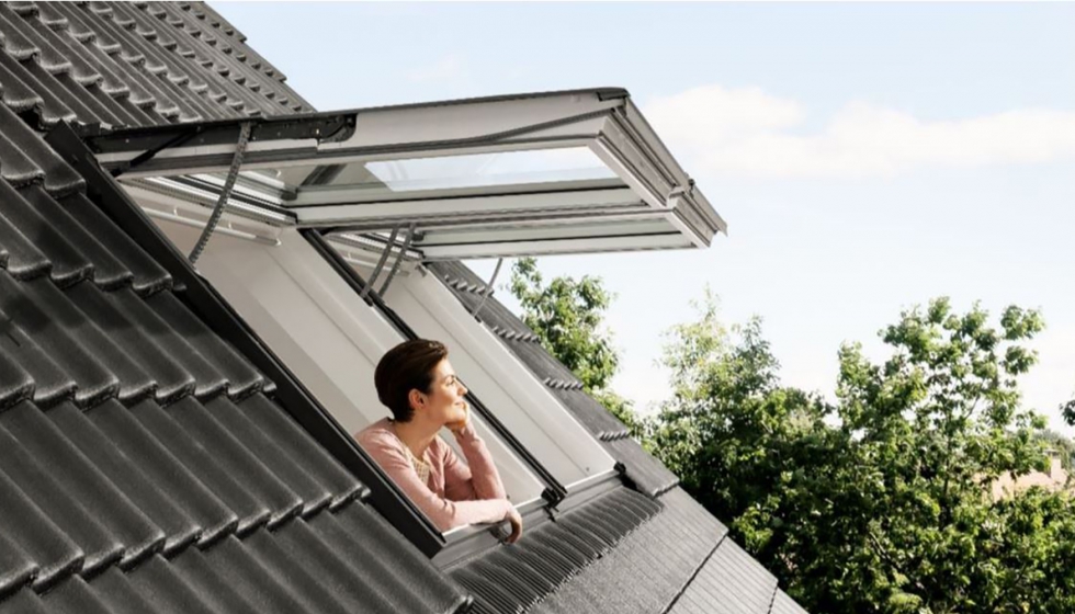 Velux Integra, la nueva ventana de tejado proyectante de Velux