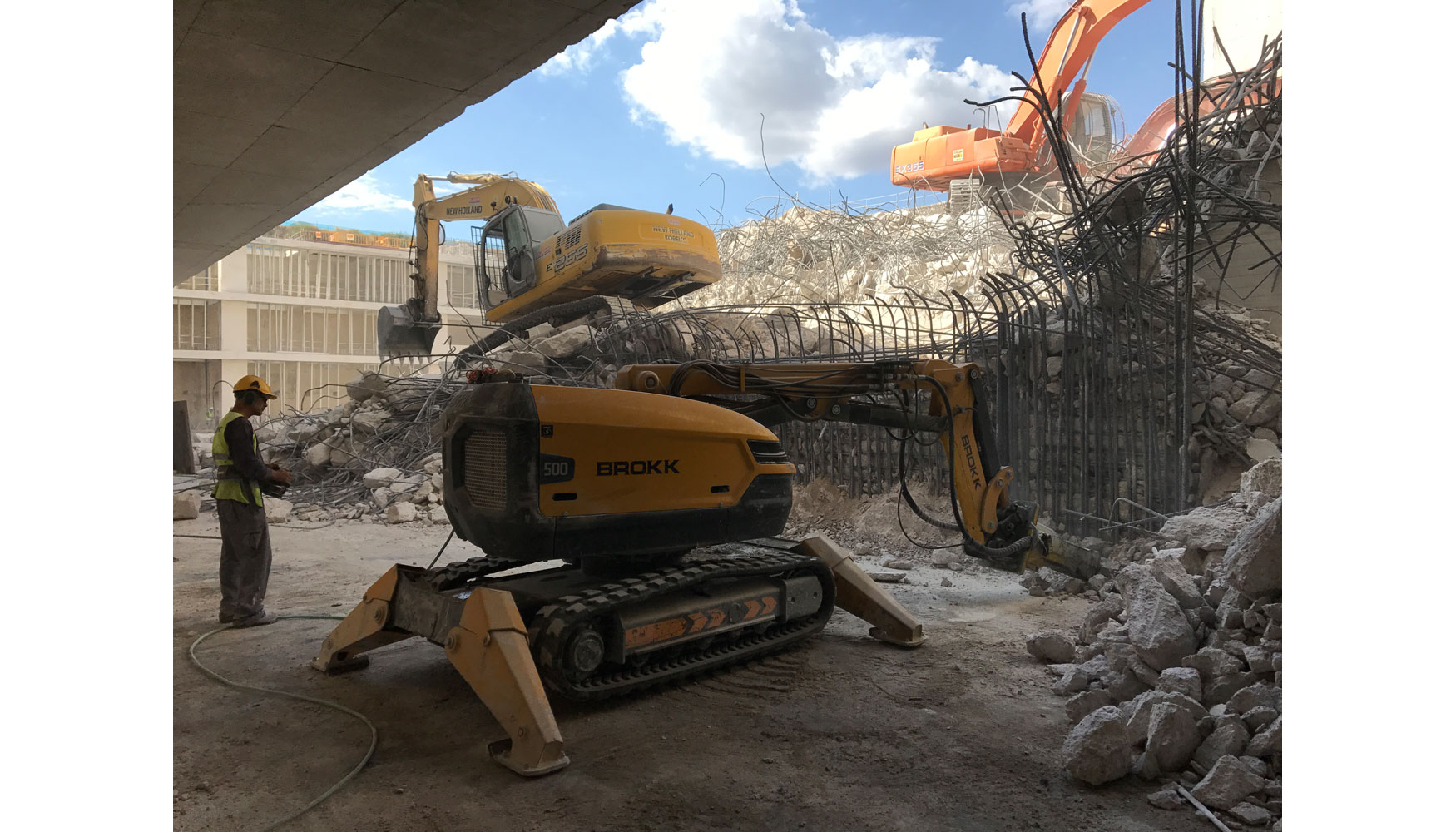 Brokk 500 de Perfox trabajando en la Torre Caleido