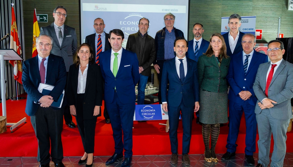 Foto cedida por Club de Excelencia en Sostenibilidad. Detrs de izq...