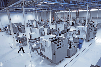 En el taller, Red Bull Technology Machine Shop, se fresan y tornean las piezas