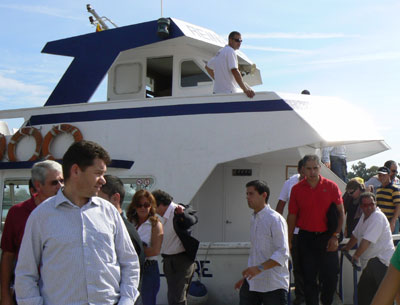 Los asistentes a la convencin 'Car GT 2008' disfrutaron de un paseo en barco por el Delta del Ebro