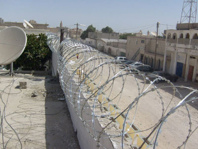 Kwazulu ha instalado 180 m de cerramiento con concertina en la sede del consulado espaol en Nouadhibou