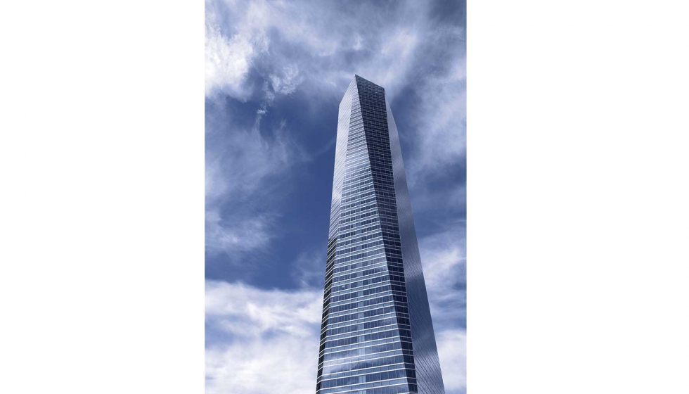 Todos los elementos de vidrio de la Torre de Cristal en Madrid, con 249 metros y 52 pisos, cuentan con barras espaciadoras de Swisspacer...