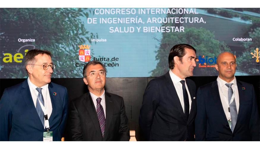 Representantes de la Consejera de Fomento de la Junta de Castilla y Len junto con el director y el presidente de AEICE...