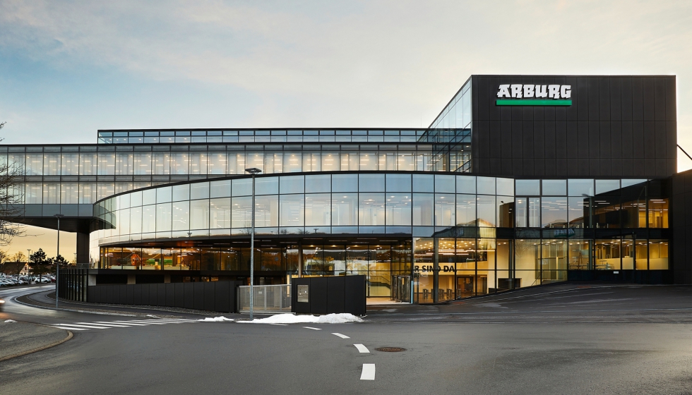 Esttica, funcionalidad y conservacin de recursos: el nuevo Centro de Formacin de Arburg en Lossburg