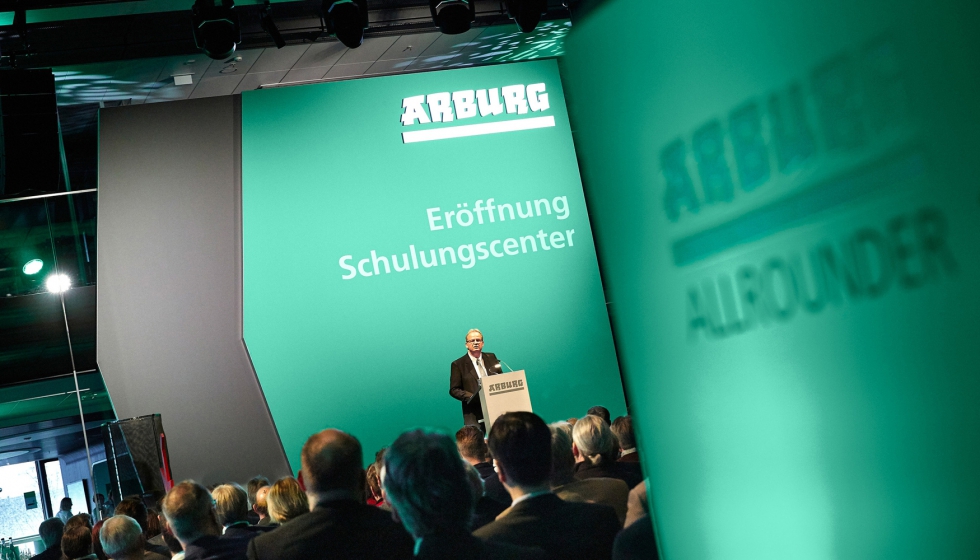 El viernes 6 de marzo de 2020 se inaugur el nuevo Centro de Formacin de Arburg con 170 invitados en la sede de la empresa en Lossburg<br...