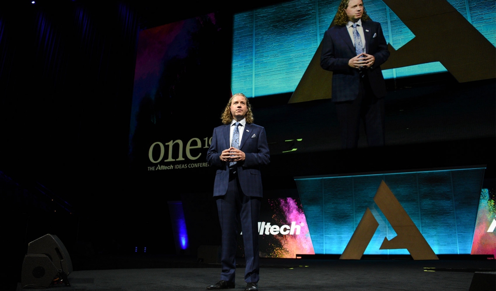 Mark Lyons, presidente y CEO de Alltech, durante The Alltech Ideas Conference de 2019