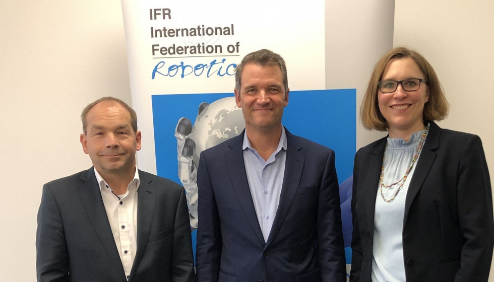 De izquierda a derecha, Armin Schlenk, chairman de IFR Marcom Group; Milton Guerry, presidente de IFR; Susanne Bieller, secretara general de IFR...