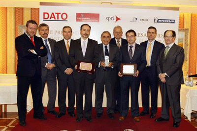 El equipo de Ega Master con el Premio Finalista dato Oro