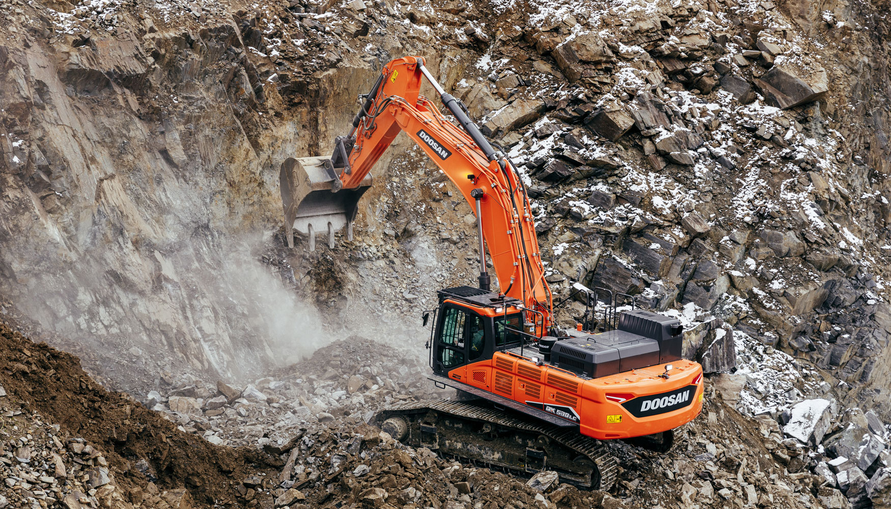 Estas nuevas excavadoras de 50 toneladas ofrecen la resistencia y la productividad que se necesitan en trabajos pesados...