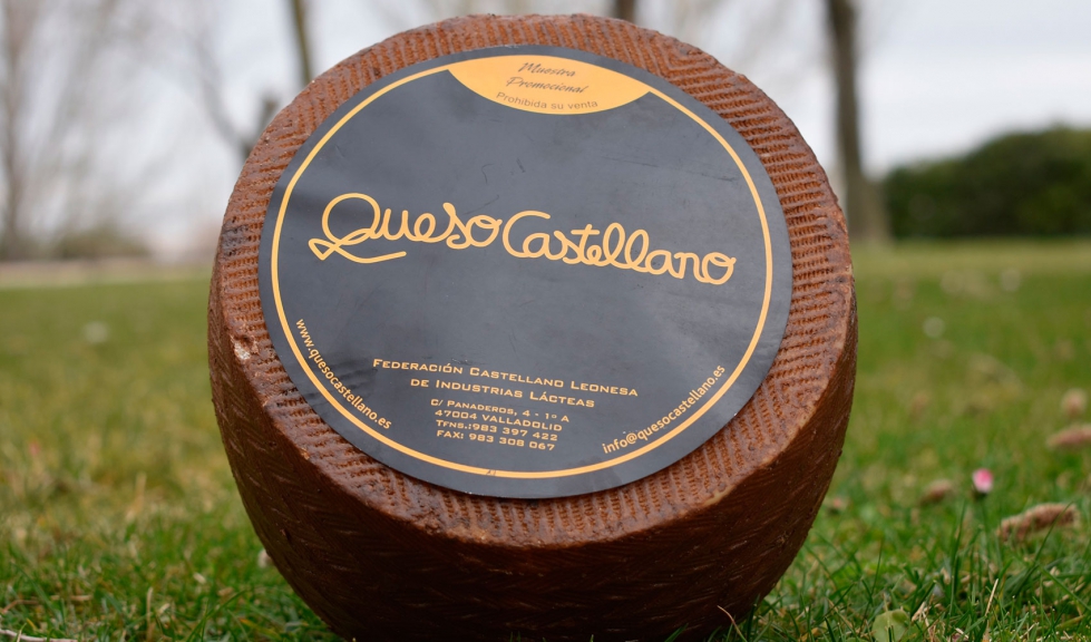 Imagen de un queso con la etiqueta de Queso Castellano