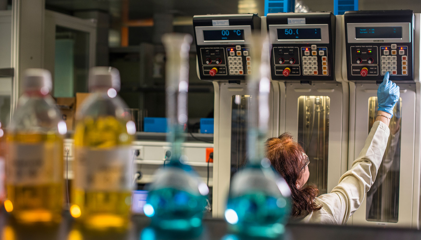 Repsol ha adaptado los equipos del Repsol Technology Lab, dedicados a la obtencin de lubricantes de competicin...