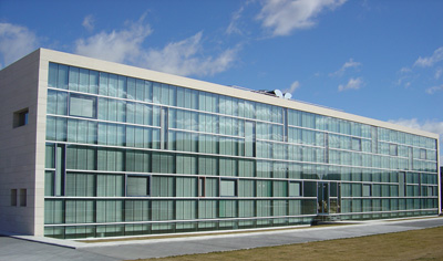 Grad-stor 80 es idnea para su instalacin en edificios en que la luz solar es tan importante para crear un clima de trabajo agradable y de ptima...